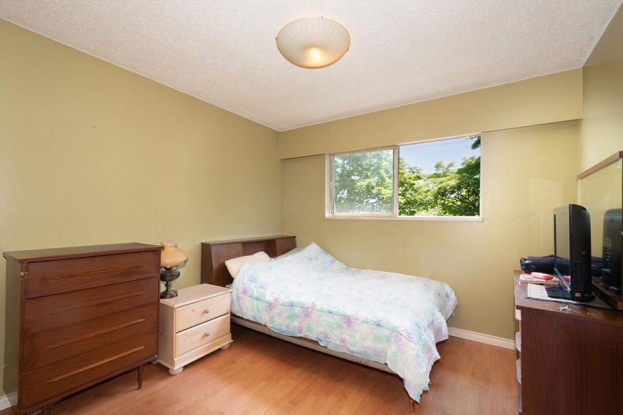 4131 W 16th Avenue Vancouver, BC - 11