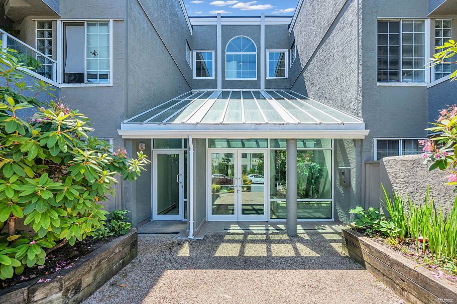 110 125 W 18th Street North Vancouver, BC - 38