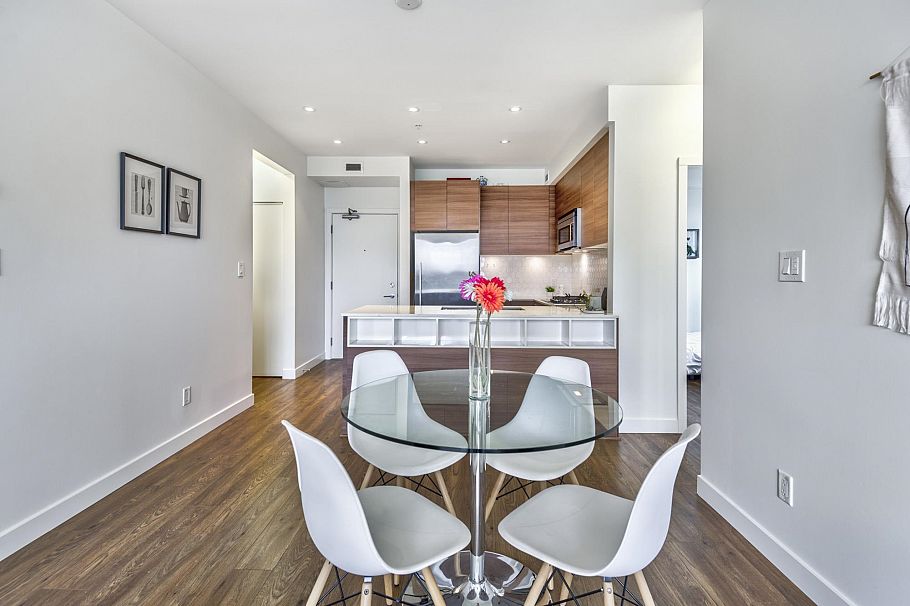 402 1061 Marine Drive North Vancouver, BC - 6