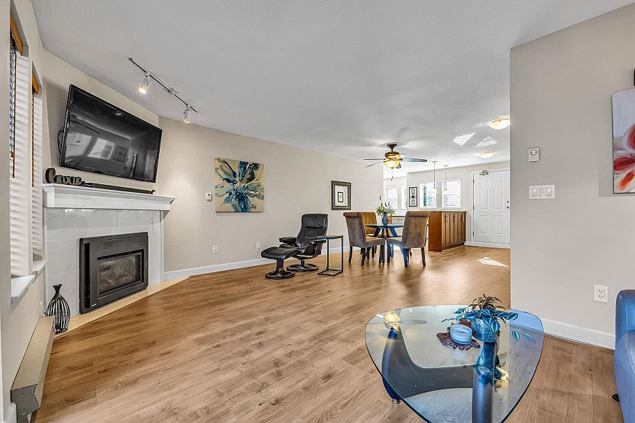 103 245 W 15th Street North Vancouver, BC - 5