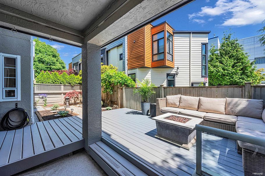 110 125 W 18th Street North Vancouver, BC - 30