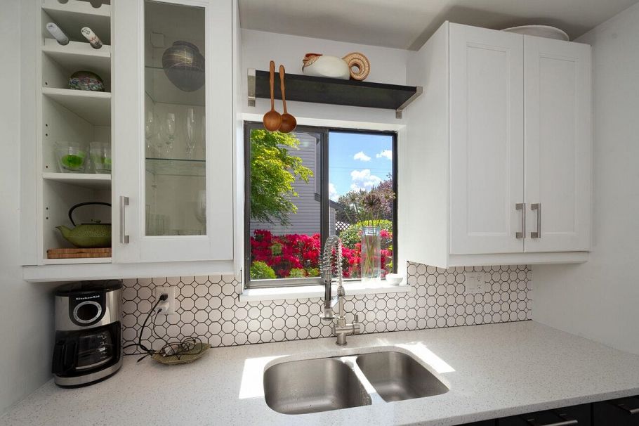 10 230 W 14 Street North Vancouver, BC - 11