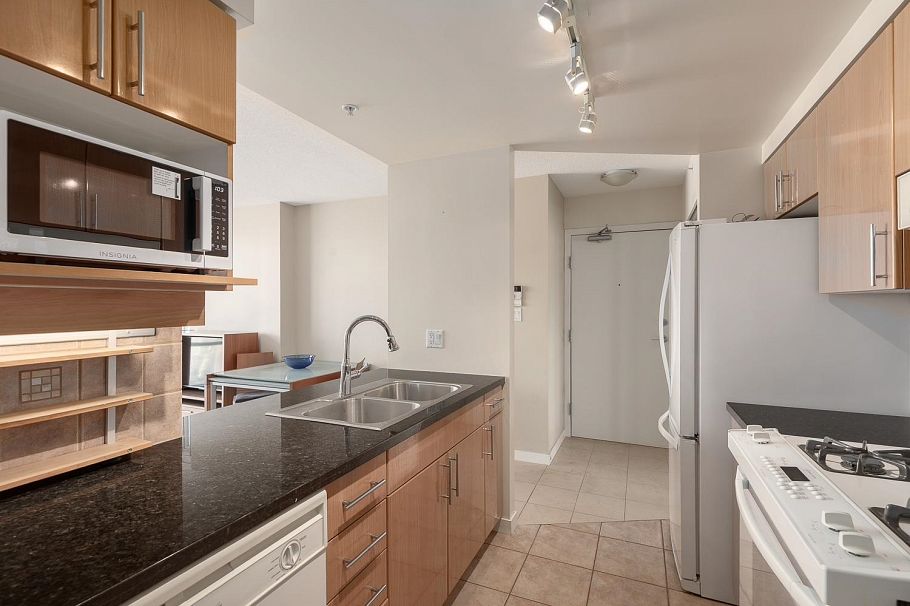 3205 193 Aquarius Mews Vancouver, BC - 13