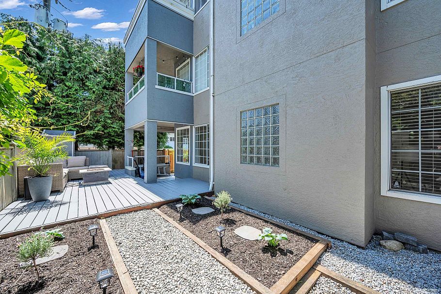 110 125 W 18th Street North Vancouver, BC - 34