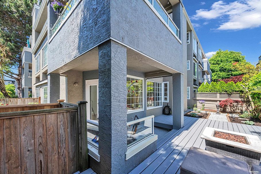 110 125 W 18th Street North Vancouver, BC - 32