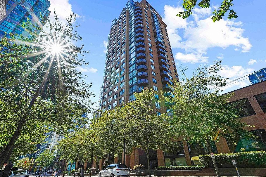 1802 1189 Howe Street Vancouver, BC - 1