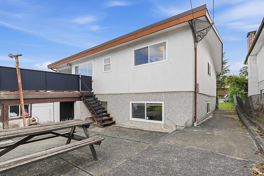 3063 Renfrew Street Vancouver, BC - 37