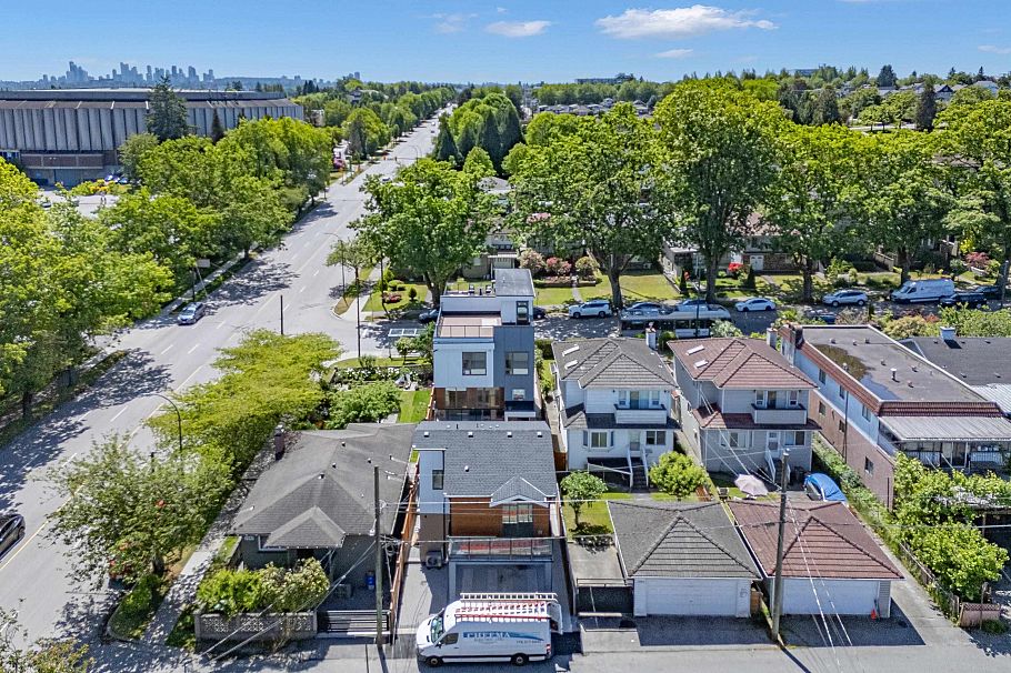 2 2893 Eton Street Vancouver, BC - 27