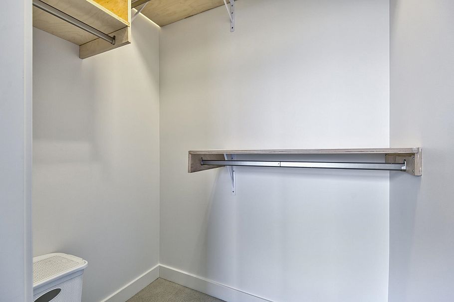 402 1061 Marine Drive North Vancouver, BC - 17