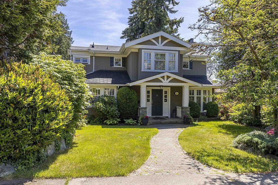 3862 W 38th Avenue Vancouver, BC - 1