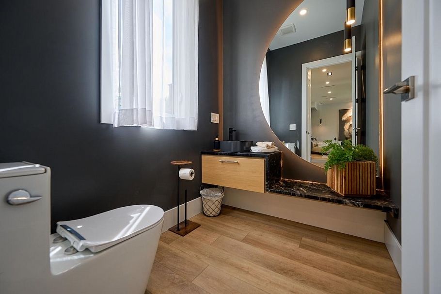 449 E 15th Street North Vancouver, BC - 4