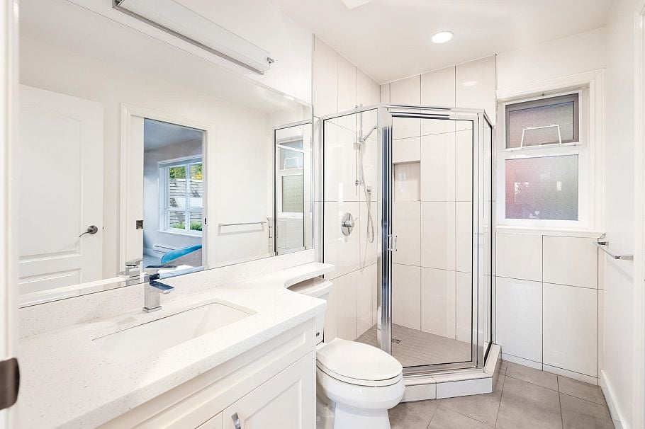 4350 Starlight Way North Vancouver, BC - 32