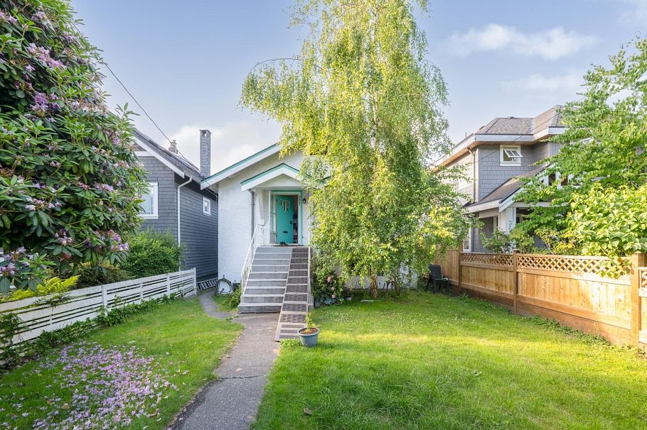 3627 W 7th Avenue Vancouver, BC - 1