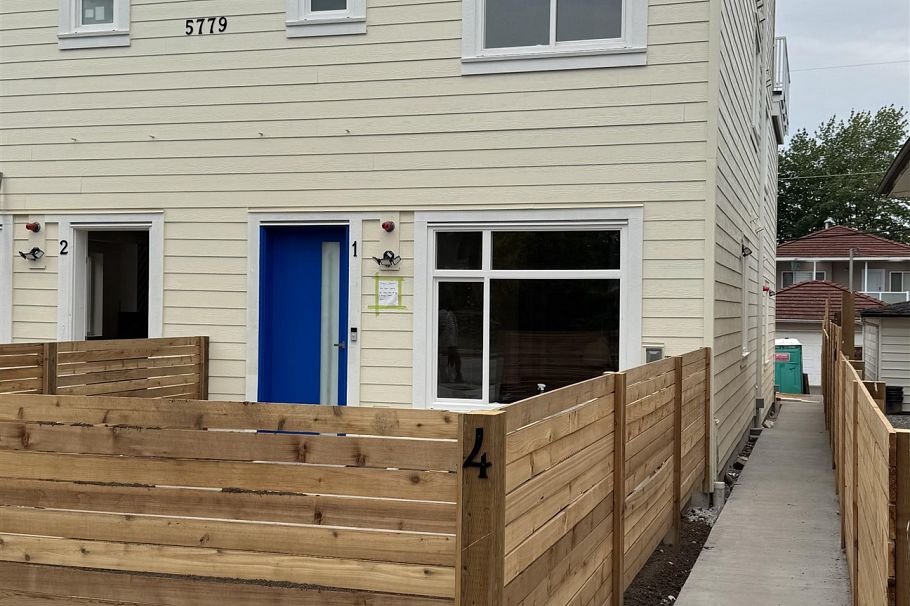 4 5779 Clarendon Street Vancouver, BC - 2