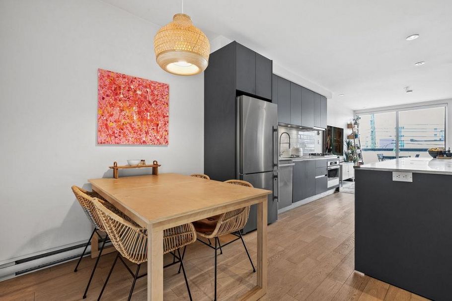 311 1647 E Pender Street Vancouver, BC - 9
