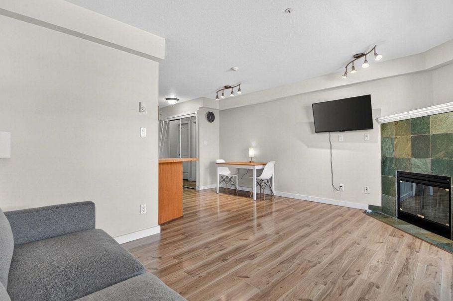 102 3788 W 10th Avenue Vancouver, BC - 5