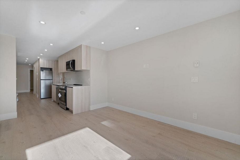 504 E 5th Street North Vancouver, BC - 34