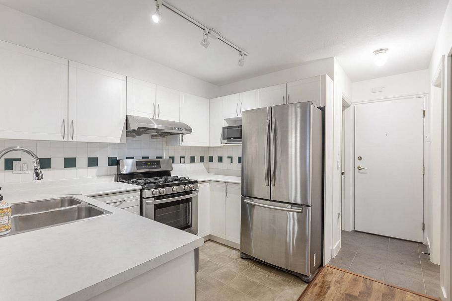 104 688 E 16th Avenue Vancouver, BC - 10