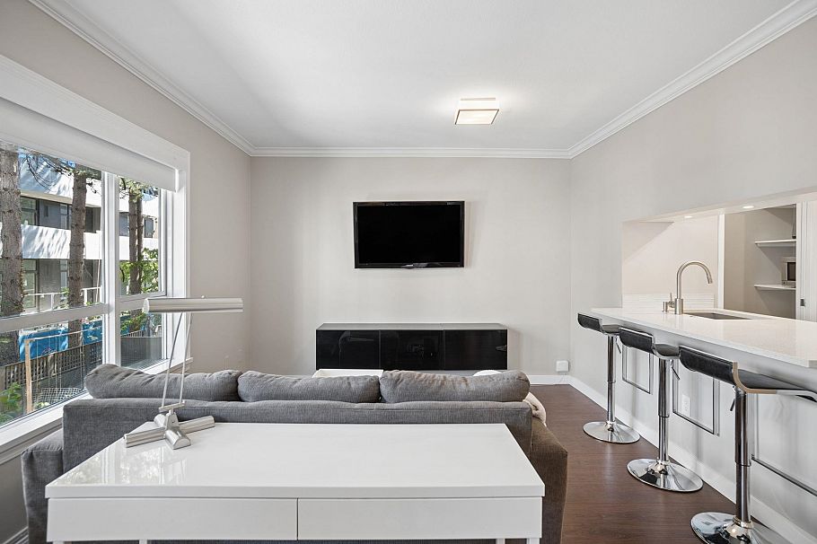 202 555 W 14th Avenue Vancouver, BC - 2