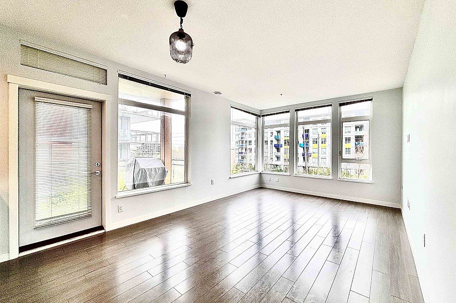 302 3263 Pierview Crescent Vancouver, BC - 2