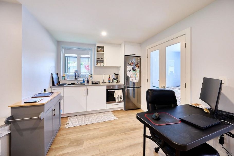 449 E 15th Street North Vancouver, BC - 23