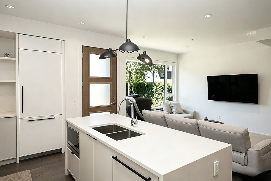 6840 Oak Street Vancouver, BC - 3