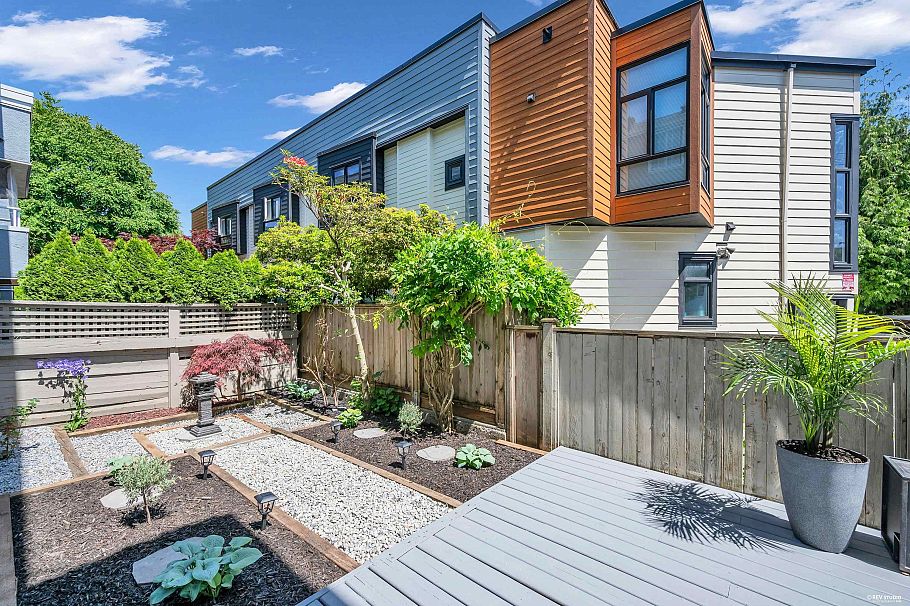 110 125 W 18th Street North Vancouver, BC - 33
