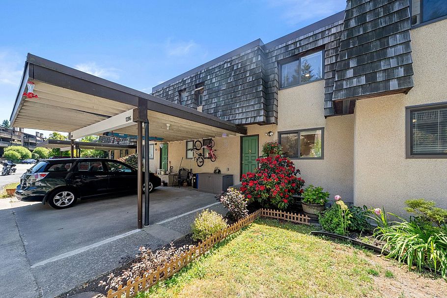 1206 Premier Street North Vancouver, BC - 32