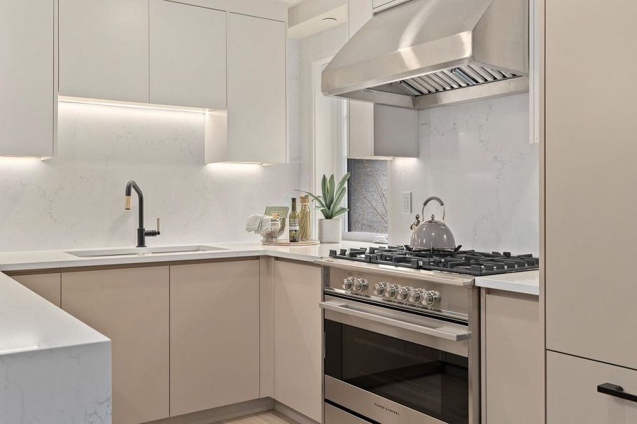2438 W 49th Avenue Vancouver, BC - 14