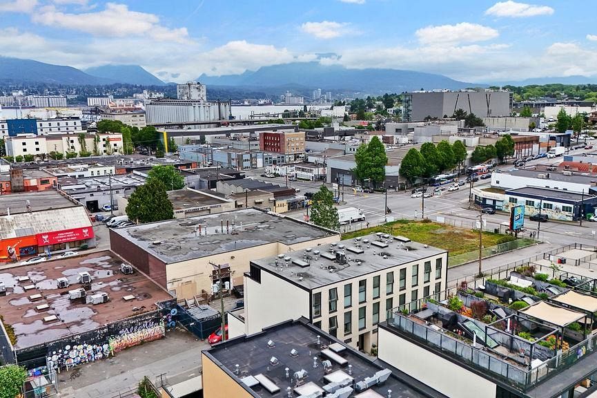 311 1647 E Pender Street Vancouver, BC - 27