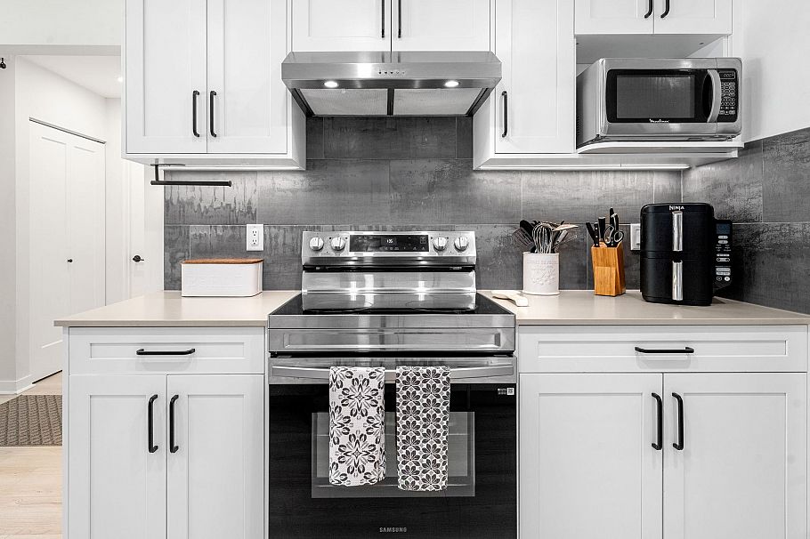 1206 Premier Street North Vancouver, BC - 3