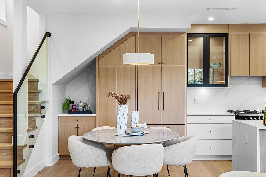 1 165 E 45th Avenue Vancouver, BC - 8