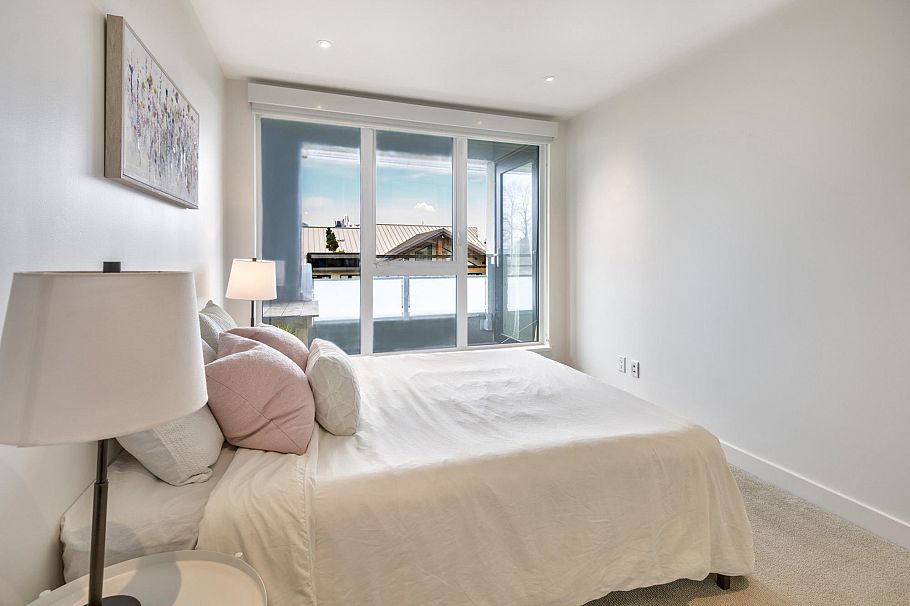 402 1061 Marine Drive North Vancouver, BC - 20