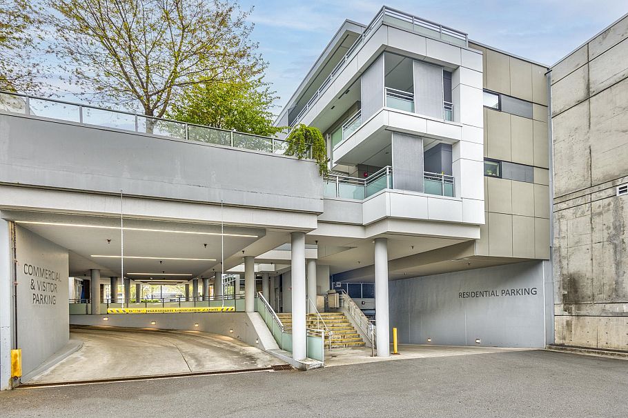 402 1061 Marine Drive North Vancouver, BC - 36