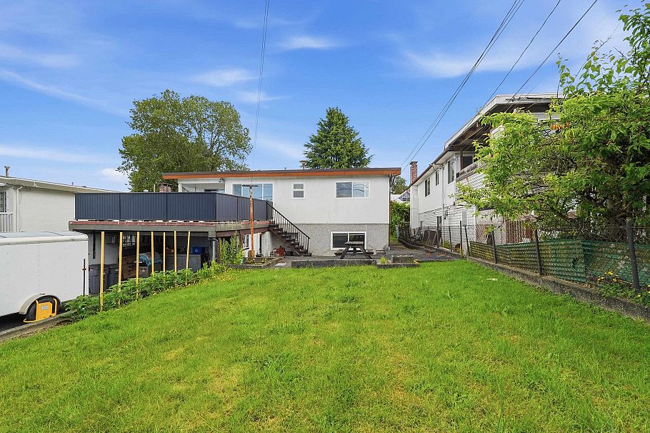 3063 Renfrew Street Vancouver, BC - 40