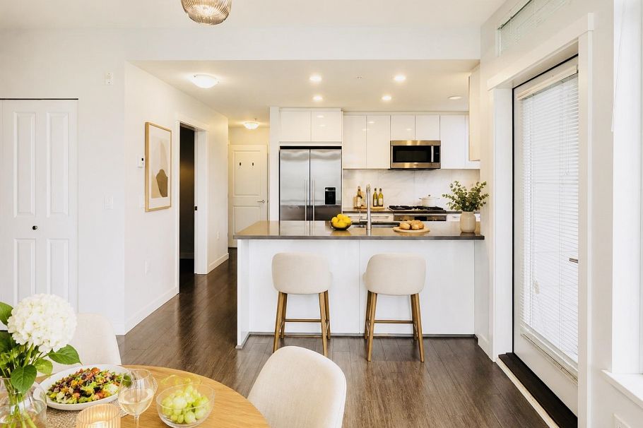 302 3263 Pierview Crescent Vancouver, BC - 3