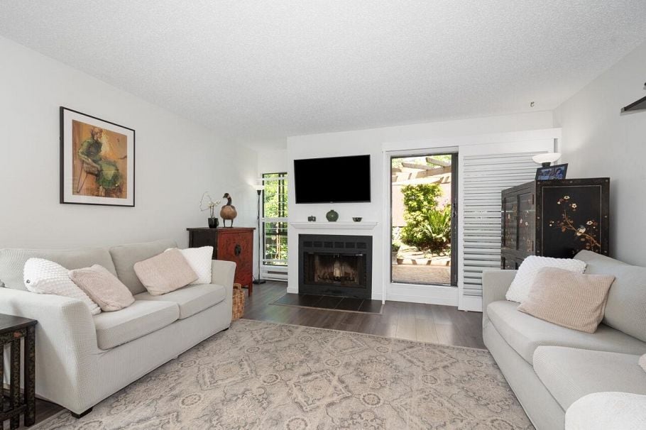 10 230 W 14 Street North Vancouver, BC - 3