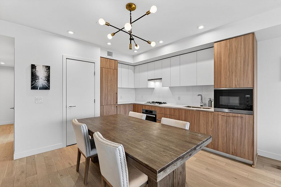 308 209 E 20 Avenue Vancouver, BC - 9