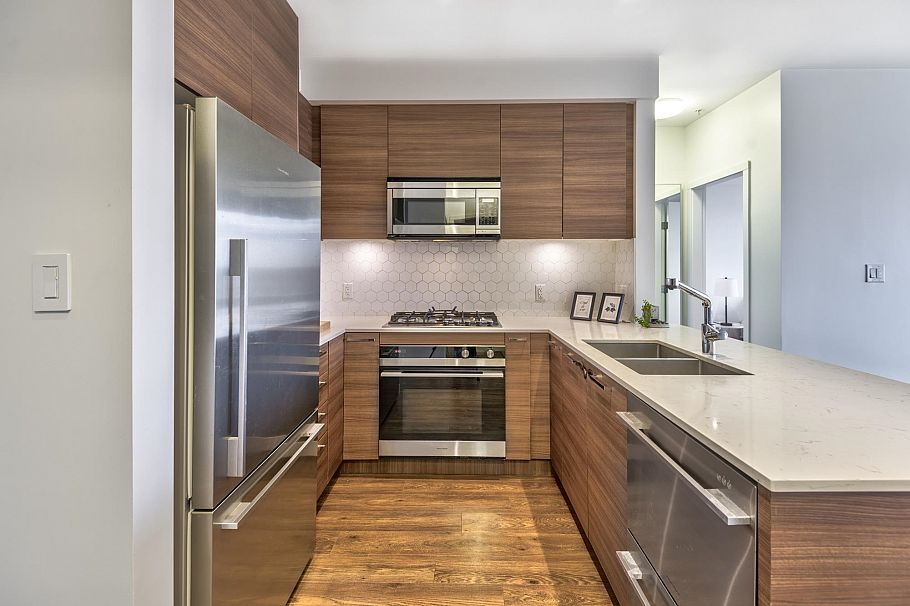 402 1061 Marine Drive North Vancouver, BC - 4