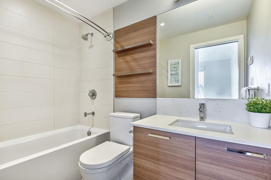 402 1061 Marine Drive North Vancouver, BC - 18