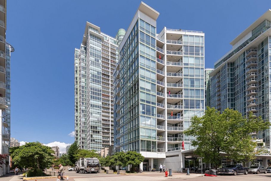 3205 193 Aquarius Mews Vancouver, BC - 34