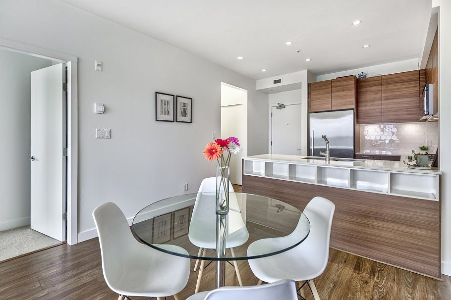 402 1061 Marine Drive North Vancouver, BC - 7