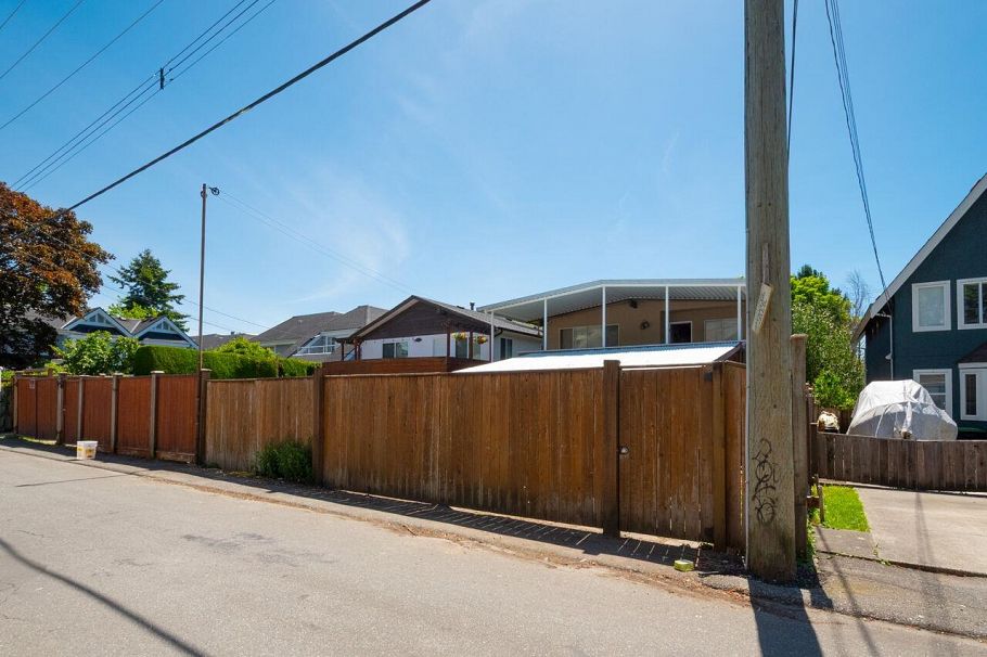 4131 W 16th Avenue Vancouver, BC - 23