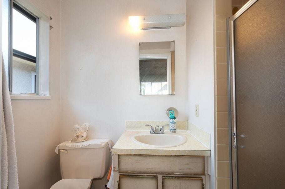4131 W 16th Avenue Vancouver, BC - 10