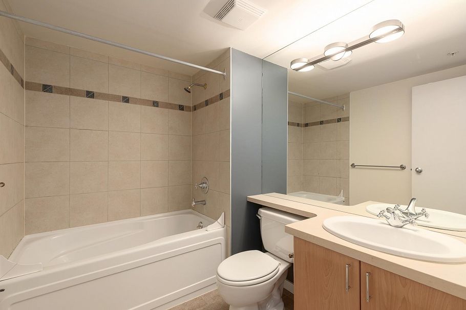 3205 193 Aquarius Mews Vancouver, BC - 16