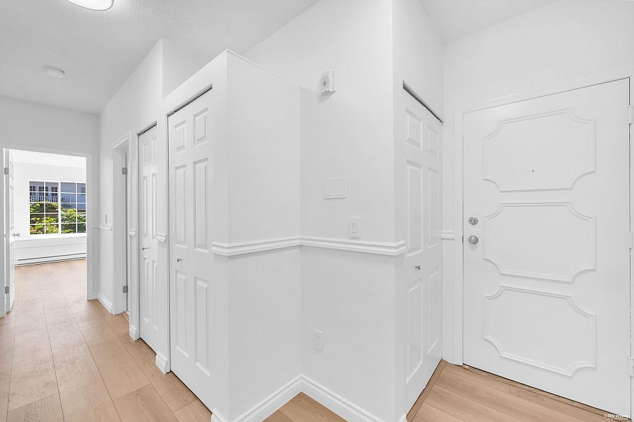 110 125 W 18th Street North Vancouver, BC - 24