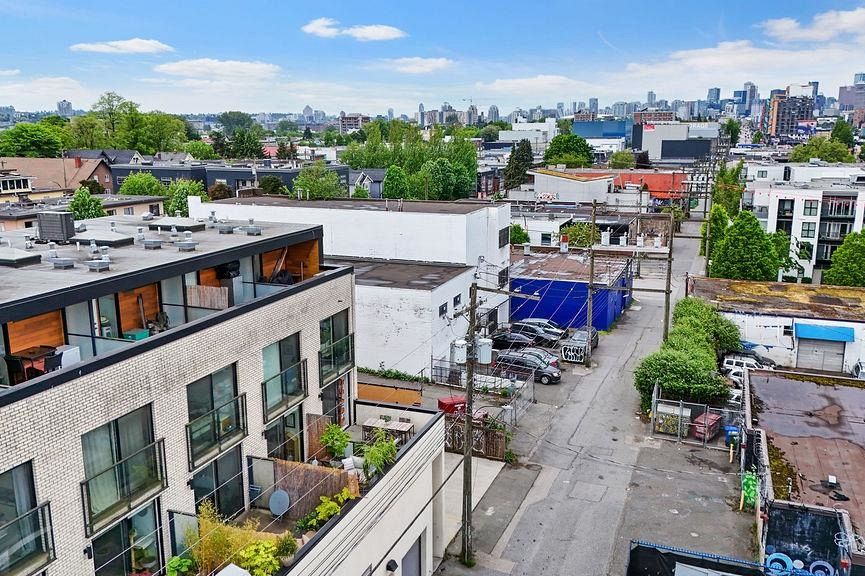 311 1647 E Pender Street Vancouver, BC - 26