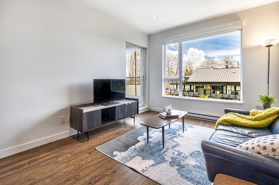 402 1061 Marine Drive North Vancouver, BC - 13