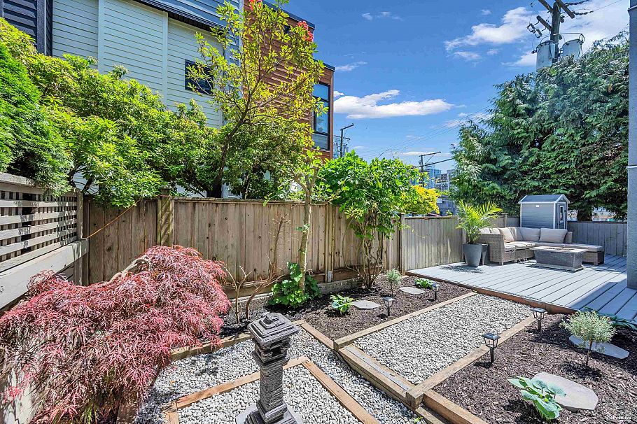 110 125 W 18th Street North Vancouver, BC - 26