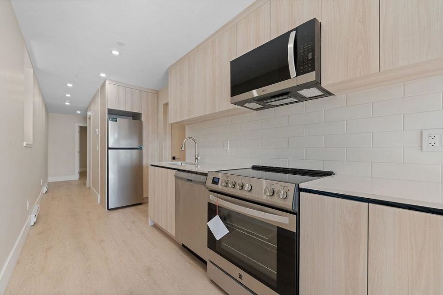 504 E 5th Street North Vancouver, BC - 32